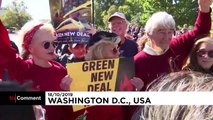 Scène incroyable aux USA où la star Jane Fonda fait un discours de remerciement alors qu'elle est menottée et arrêtée en pleine rue à Washington