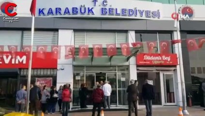 İşe geç gelenleri binaya almadı