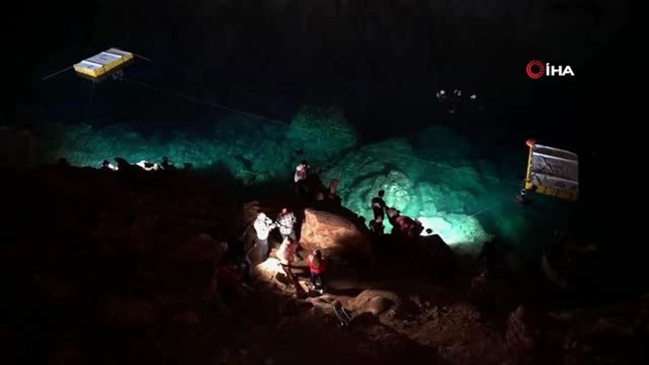 Dünya dalış rekortmeni milli sporcu Şahika Ercümen, Mersin'deki Gilindire Mağarası'na yaptığı...