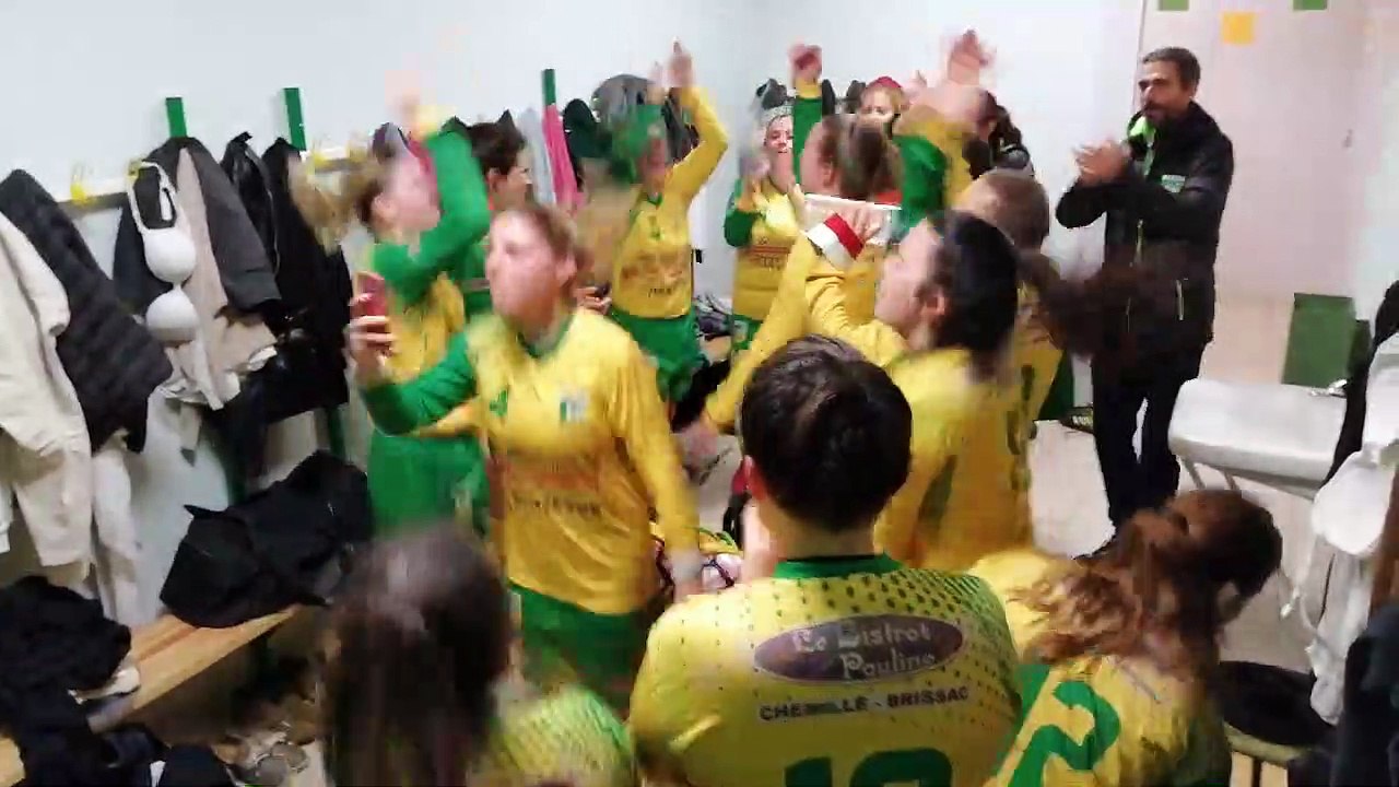 La joie des féminines après leur 1ère victoire