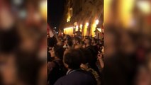 متظاهرو لبنان يغنون: جيتوا لعنا هربانين وأهلا وسهلا باللاجئين (فيديو)
