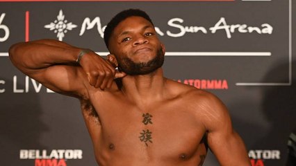 Este luchador de la MMA noquea a su adversario con un potente 'hook' izquierdo