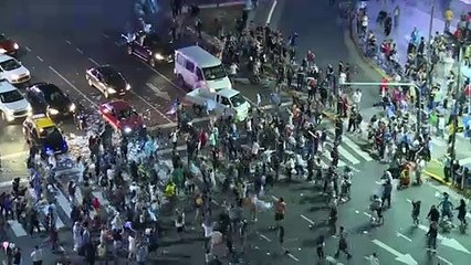 Les Argentins célèbrent la victoire présidentielle du péroniste Fernandez