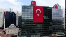 Maslak'ta gökdelenler dev türk bayraklarıyla donatıldı