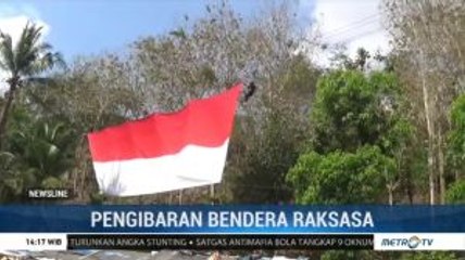 Pemuda Pecinta Alam Bentangkan Bendera Merah Putih Raksasa di Bulukumba