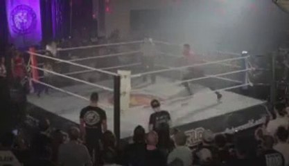 El Phantasmo vs Robbie Eagles