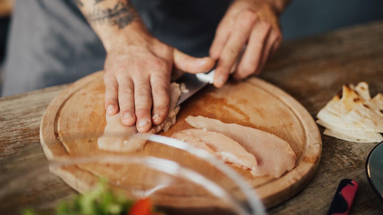 Deshalb sollte Hähnchen vor dem Kochen nicht gewaschen werden