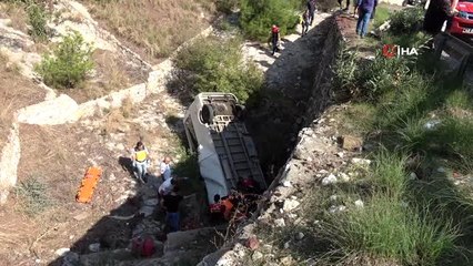 Marmaris'te servis aracı uçurumdan yuvarlandı, kadın sürücü hayatını kaybetti