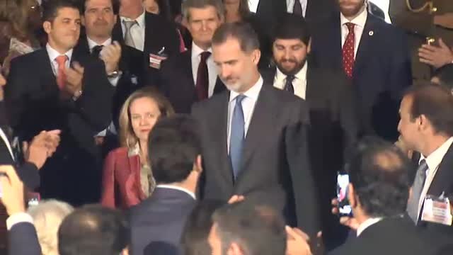 Grandes empresarios dicen ante el rey que es muy peligrosa la imagen que está dando Cataluña al mundo