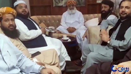 آزادی مارچ کے کنٹینر میں قائدین خوشگوار موڈ میں رواں دواں