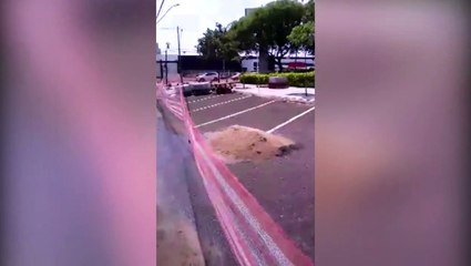 Morador reclama de reforma na calçada da Prefeitura e diz que obra é desnecessária