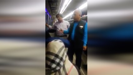 تسبب في قفز راكبين بسبب التذاكر.. شهود عيان يرون ما حدث بقطار طنطا