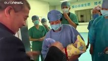شاهد: طبيبة متقاعدة تنجب بعمر 67 عاما لتصبح أكبر أم في الصين