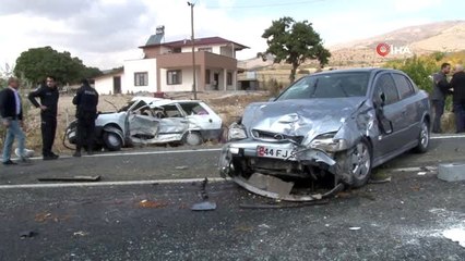 İki otomobil çarpıştı: 1 ölü, 3 yaralı