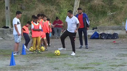 Kunduracı futbol antrenörü çocukları kötü alışkanlıklardan uzaklaştırıyor - İZMİR