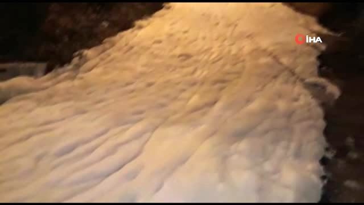 Kimyasal sanılan köpük panik yaşattı