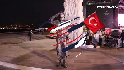 Canlı heykelden "asker selamlı" 24 saatlik rekor denemesi