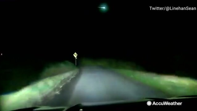 Spectacular fireball streaks across the sky