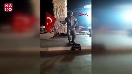 Cumhuriyet ve Şehitler için 24 saatlik canlı heykel gösterisi