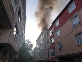 Esenyurt'ta binanın çatısı alev alev yandı