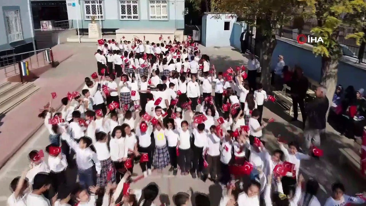 Elazığ’da 200 öğrenciden ’29 Ekim’ koreografisi