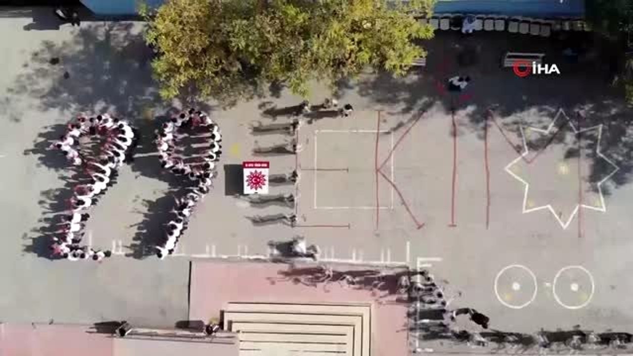 Elazığ'da 200 öğrenciden '29 Ekim' koreografisi