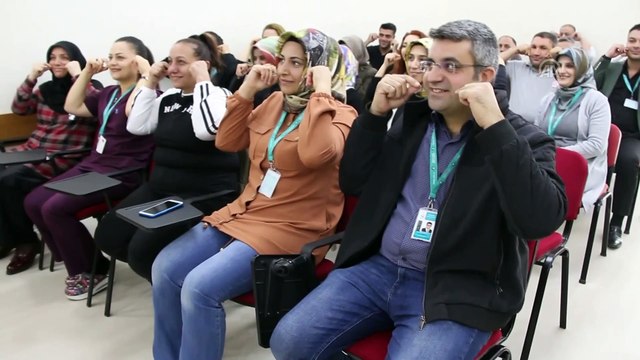 Sağlık personeli engeli kaldırmak için işaret dili öğreniyor - ELAZIĞ