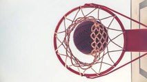 Logra encestar en el aro de baloncesto sin tocar la pelota con este simple truco que se vuelve viral