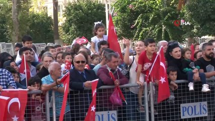 Tekerlekli sandalyeli gaziden İstiklal Marşına duygulandıran saygı