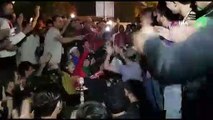 Komşu alev alev ! Polis göstericilere ateş açtı: 20 ölü, 800'den fazla yaralı