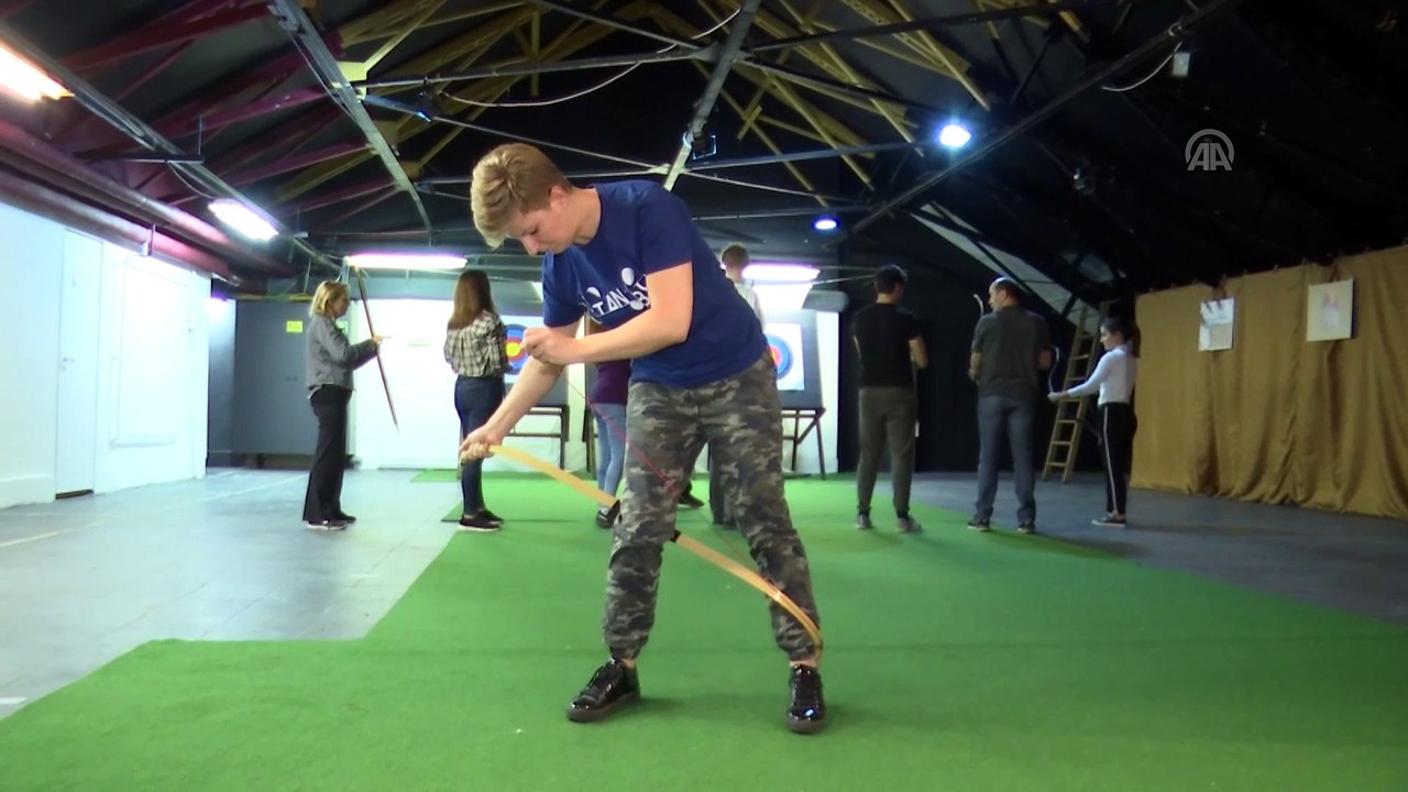 'Yay çeken kavim' okçuluğu öğreniyor - BUDAPEŞTE