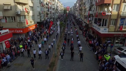 İzmir'de görsel şölen! İşte 2 bin kişilik "29 Ekim" zeybeği...