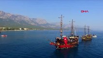 Antalya cumhuriyet bayramı'nda denizi kırmızı beyaza boyadılar