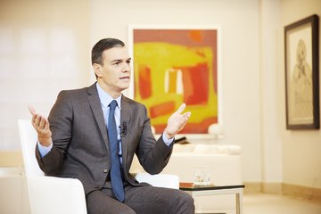 Sánchez retirará todas las condecoraciones vinculadas a la dictadura