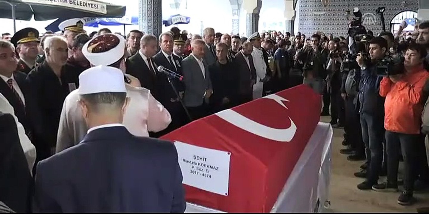 Şehit cenazesinde tepki çeken anlar! Bir şehit gülmediğiniz kalmıştı