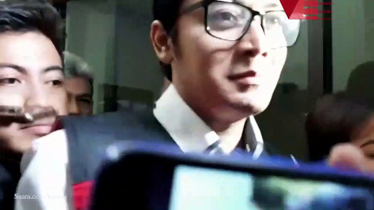Terus Tersenyum Selama Persidangan, Kriss Hatta Merasa di Atas Angin