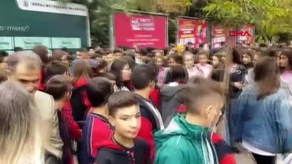 Bursa cumhuriyet bayramı töreninde şiir okumak için beklerken fenalaştı