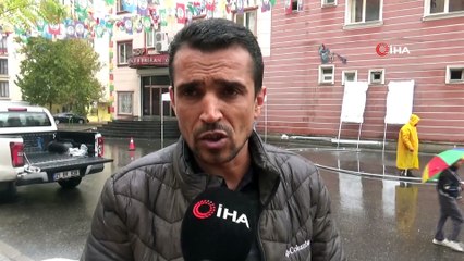 HDP önünde evlat nöbeti tutan aileler için kışlık çadır kuruldu