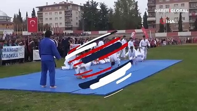 Minik sporcuyu sakatlanmak bile durduramadı