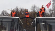 Russian acrobat replicates Van Damme’s stretching trick between two buses