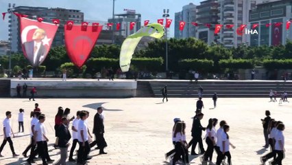 Yamaç paraşütçüleri Cumhuriyet uçuşu yaptılar