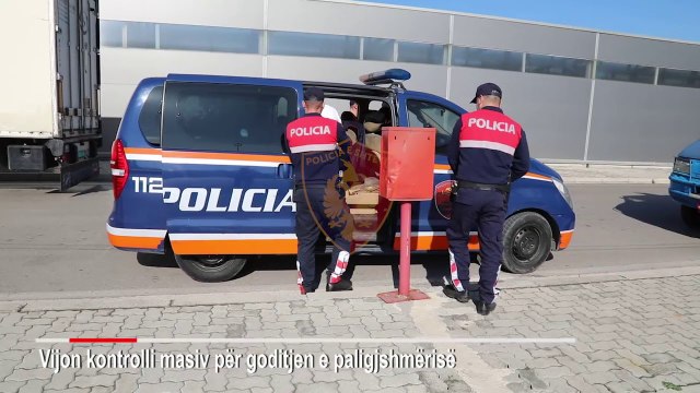 Report TV -Kontroll 'Blic' në Doganën e Tiranës/ Shoqërohen 7 persona, sekuestrohet një pistoletë