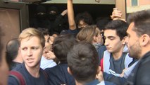 Estudiantes bloquean puertas e impiden acceder a la UPF