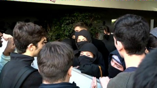 Los independentistas paran las clases en la Pompeu Fabra de Barcelona