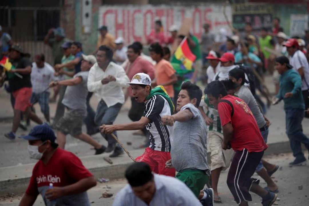 Decenas de heridos durante un feroz enfrentamientos entre seguidores y opositores de Morales en Bolivia