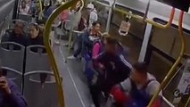 Les passagers d'un bus se mobilisent pour désarmer trois braqueurs