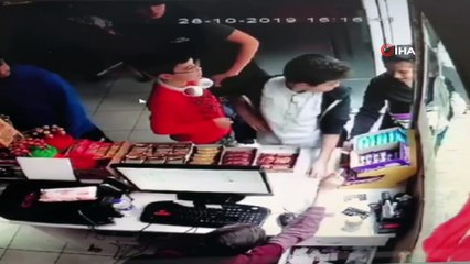 Pes dedirten görüntü...Herkesin gözü önünde çikolatayı böyle çaldı
