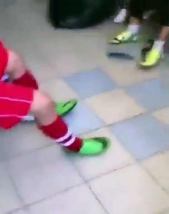 Très en colère, l'entraineur turque distribue des gifles à ses joueurs