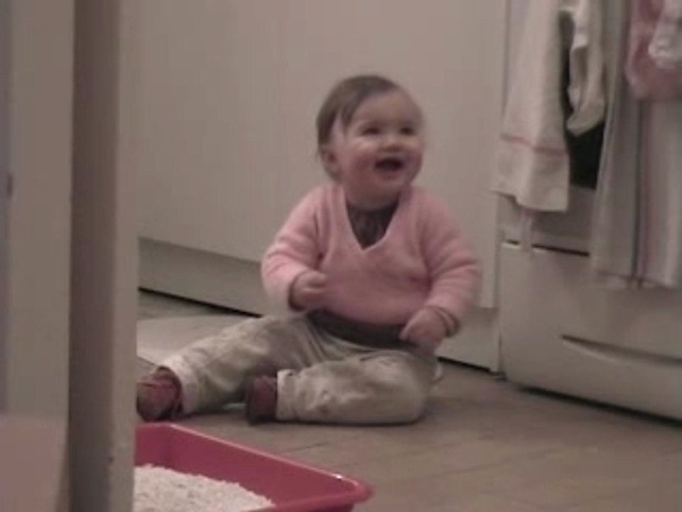 Lou Ann qui rigole - 10 mois