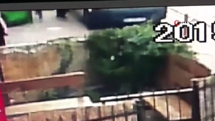 İnternet kafeye düzenlenen silahlı saldırıda zanlıların koşma anları kamerada
